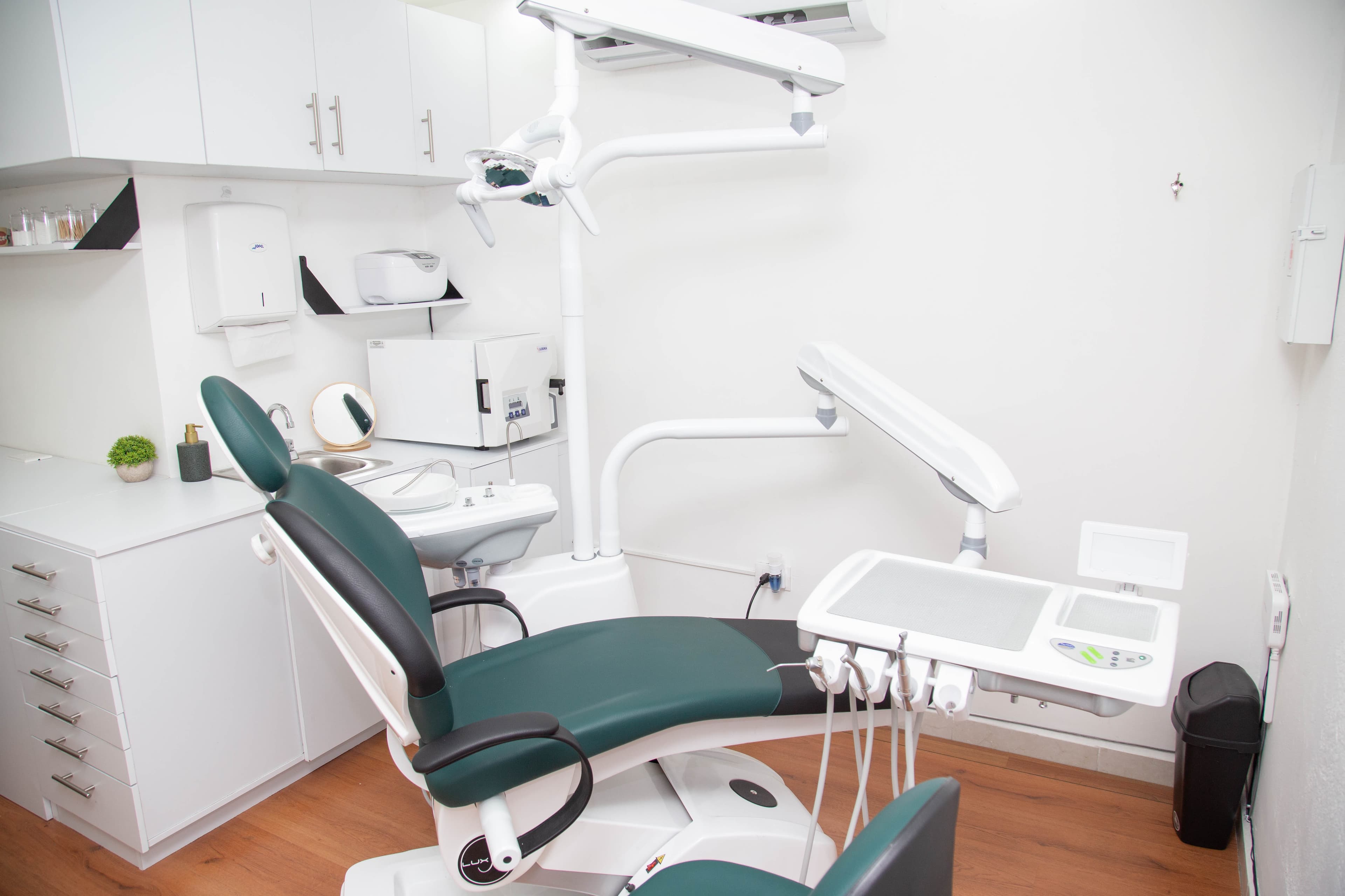 Consultorio dental de Clínica IDEN con equipamiento premium